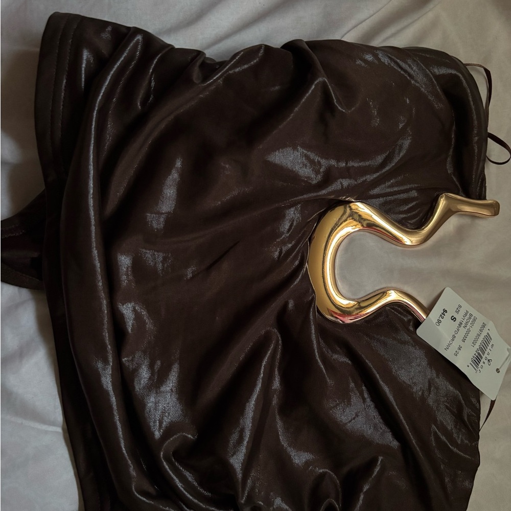 Windsor Shiny Brown Top with Gold Accent